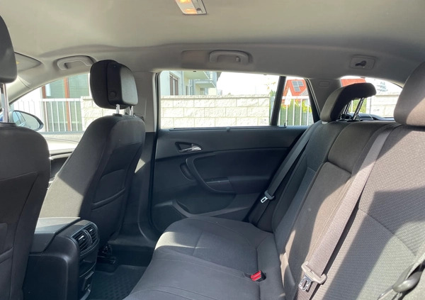 Opel Insignia cena 37000 przebieg: 140000, rok produkcji 2015 z Gdańsk małe 137